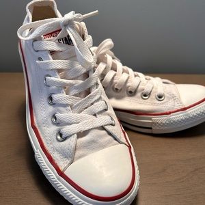 Women Converse Chuck Taylor low top casual shoes